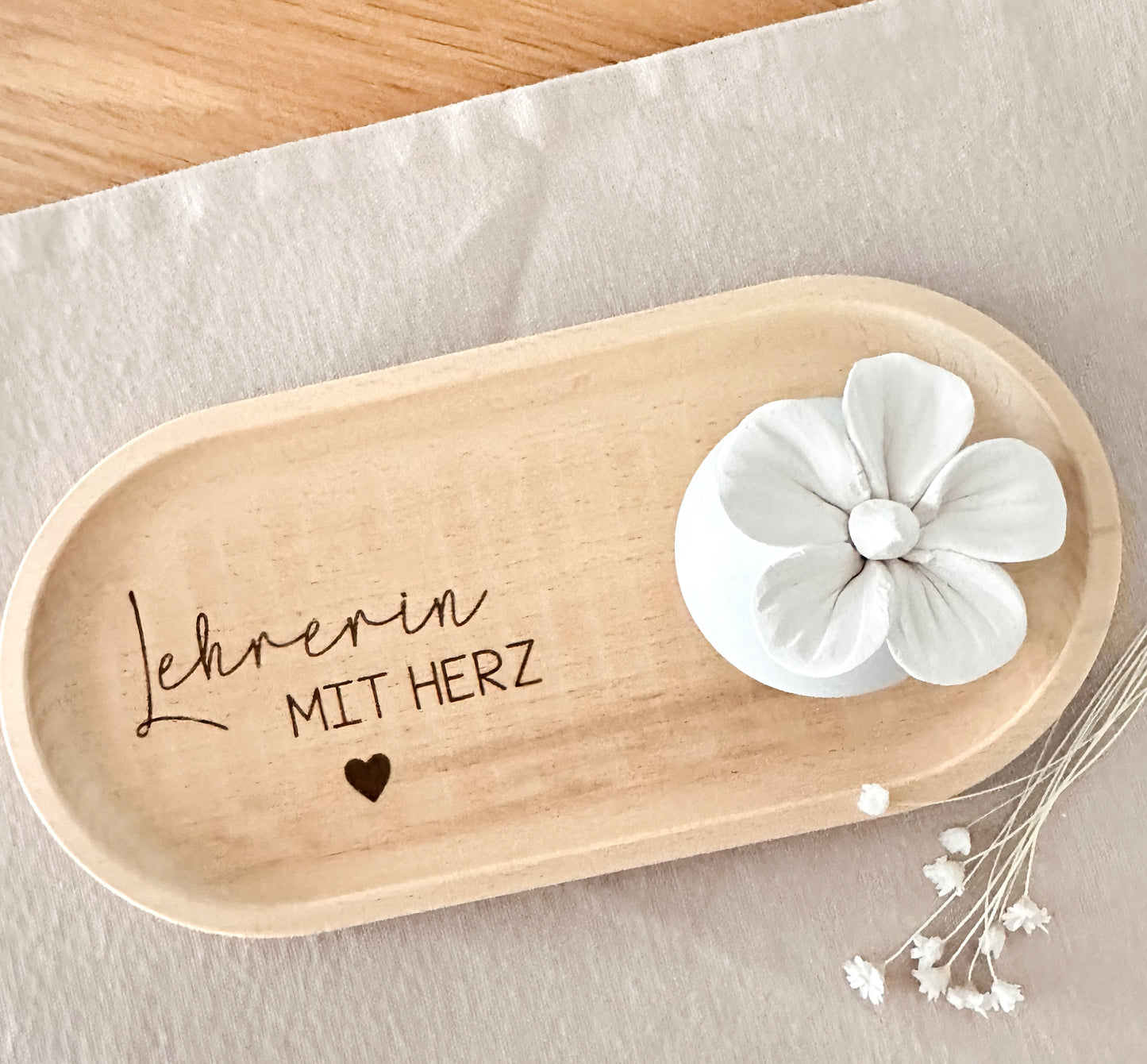 Tablett-Lehrerin mit Herz
