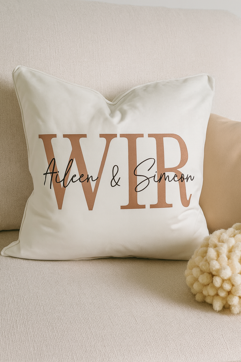 KIssenbezug „WIR“ personalisiert