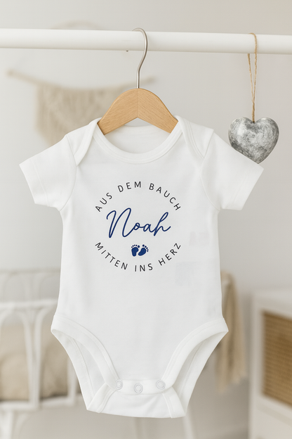 Personalisierter Baby Body Spruch“aus dem Bauch Mitte ins Herz“