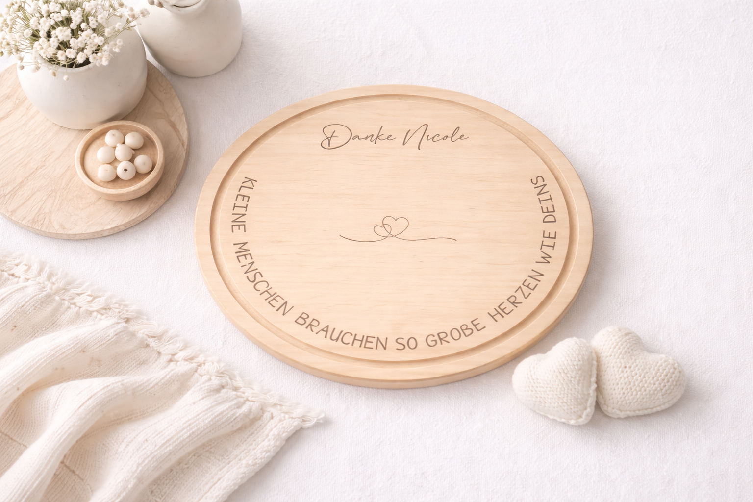 Modernes personalisiertes  Holzbrett mit feiner Lasergravur und Spruch"Kleine Menschen brauchen so große Herzen wie deins"- ideales Dankeschön Geschenk für Lehrerin oder Pädagogin 