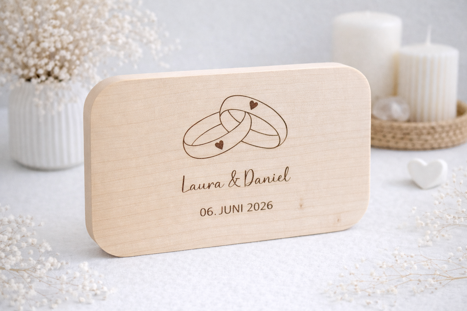 Personalisiertes Holz Schneidebrett als Ehe Geschenk zur Silberhochzeit oder Persilienhochzeit, romantische Gravur mit Namen und Hochzeitsdatum
