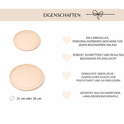 Infografik mit Eigenschaften eines personalisierten Holzbrett aus hochwertigem Buchenholz erhältlich in 25 cm und 30 cm Durchmesser , geschaute Oberfläche, robust und pflegeleicht-ideales personalsierbares Geschenk für besondere Anlässe
