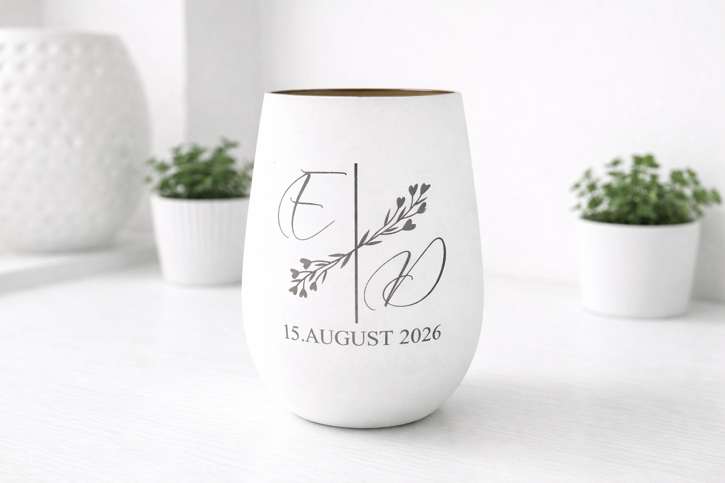 Windlicht mit Gravur als Geschenk für Brautpaar oder Partner, modernes Design in Weiß und Gold
