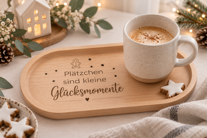 Dekoratives Holztablett mit graviertem Weihnachtsspruch, Sternen und Lebkuchenmotiv – schöne Weihnachtsdeko und kleine Geschenkidee für Familie und Freunde.