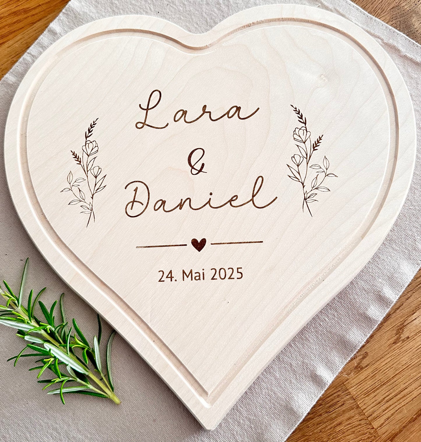 Frühstücksbrettchen Herz-Hochzeit