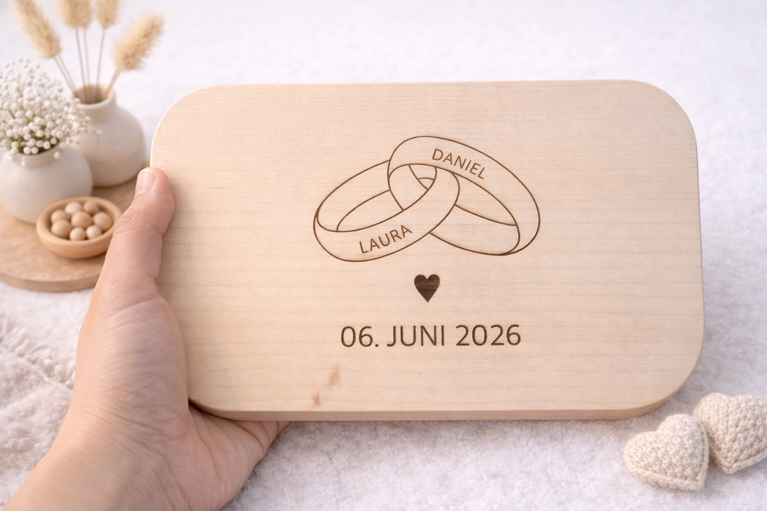 Schneidebrett aus Naturholz mit individueller Gravur als personalisiertes Geburtstagsgeschenk oder Jahrestag Geschenk für Partner