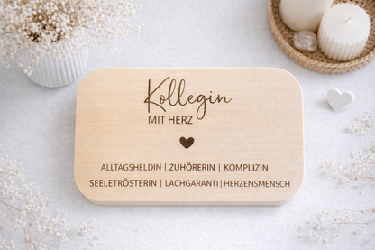 Frühstücksbrett aus Holz mit Gravur Kollegin mit Herz, emotionales Geschenk für Kollegin als Abschiedsgeschenk oder kleine Aufmerksamkeit
