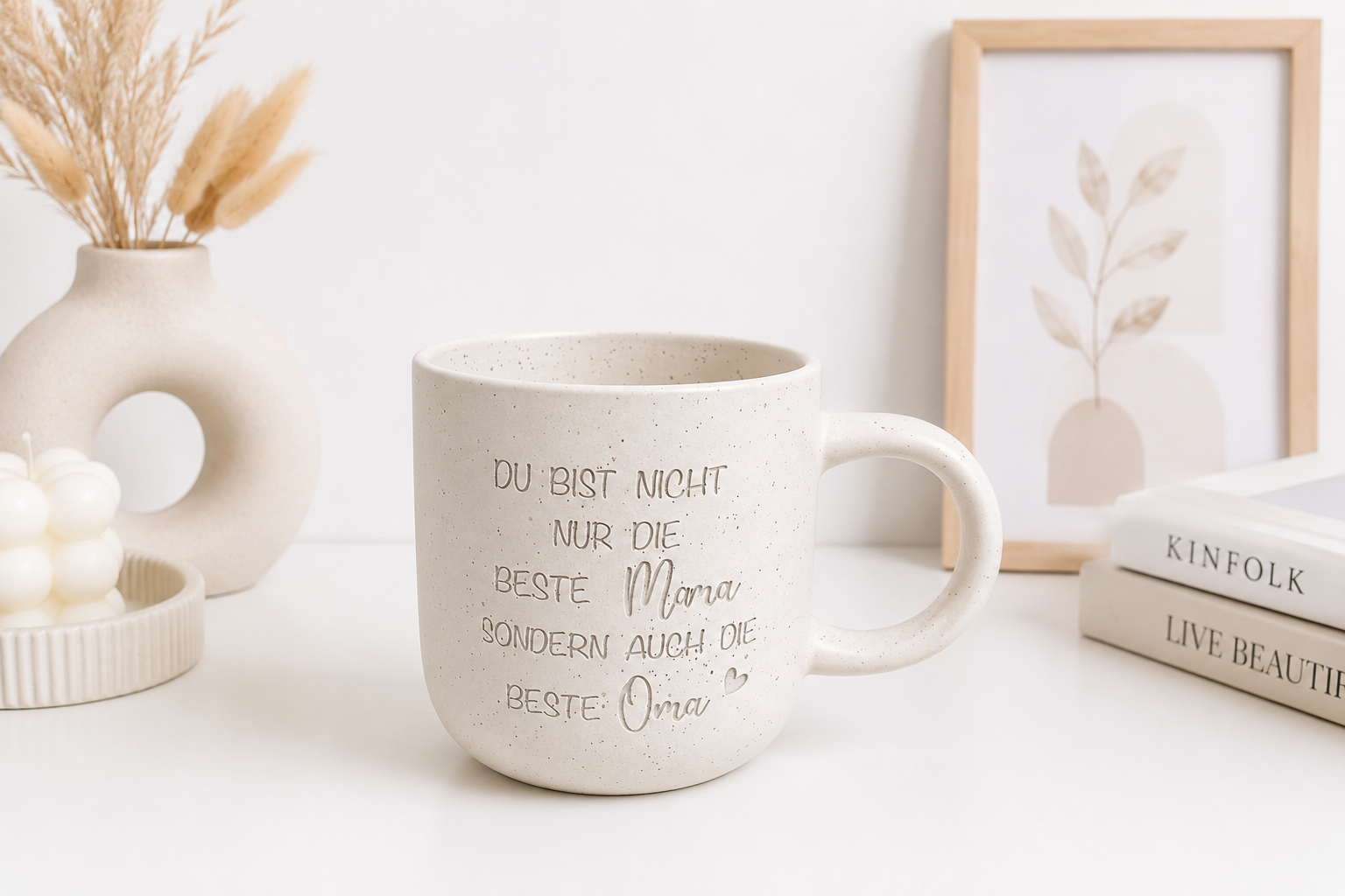 Hochwertige Steingut Tasse personalisiert mit liebevoller Botschaft für Mama oder Oma zu Weihnachten, Geburtstag und Ostern.