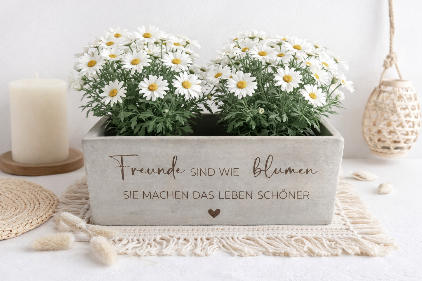 Blumenübertopf Betonoptik mit Gravur als Geschenk für beste Freundin.
