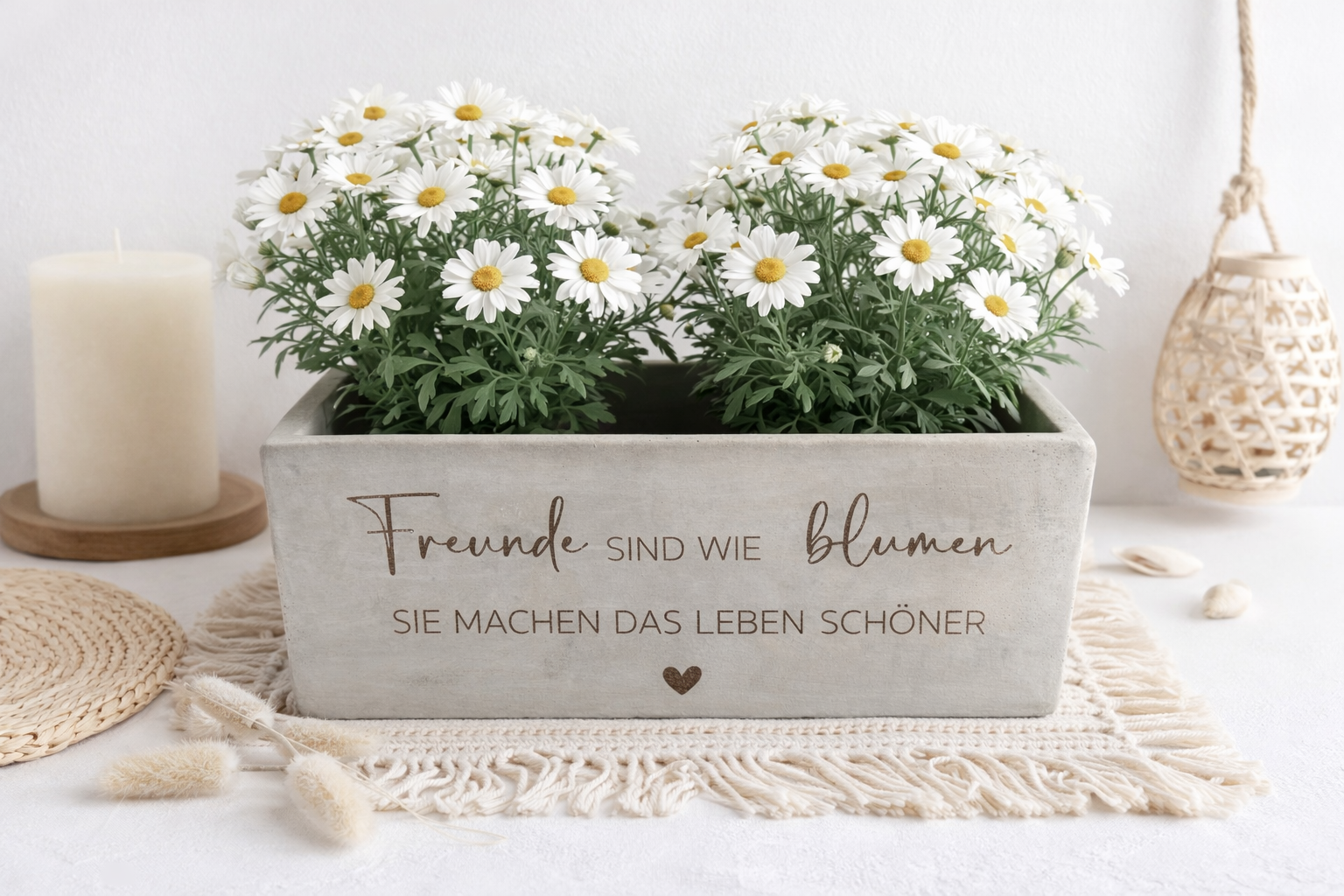 Blumenübertopf Betonoptik mit Gravur als Geschenk für beste Freundin.
