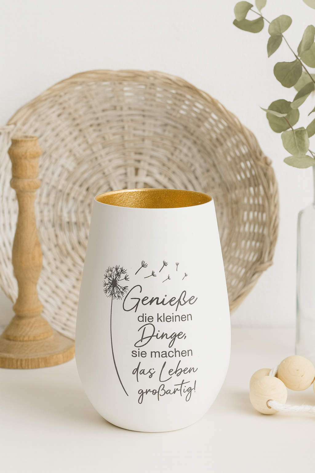 Elegantes Windlicht mit Gravur und Spruch als Herzgeschenk für besondere Menschen und liebevolle Dekoration.
