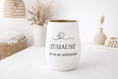 Modernes Windlicht mit Spruch für gemütliche Atmosphäre im Zuhause
