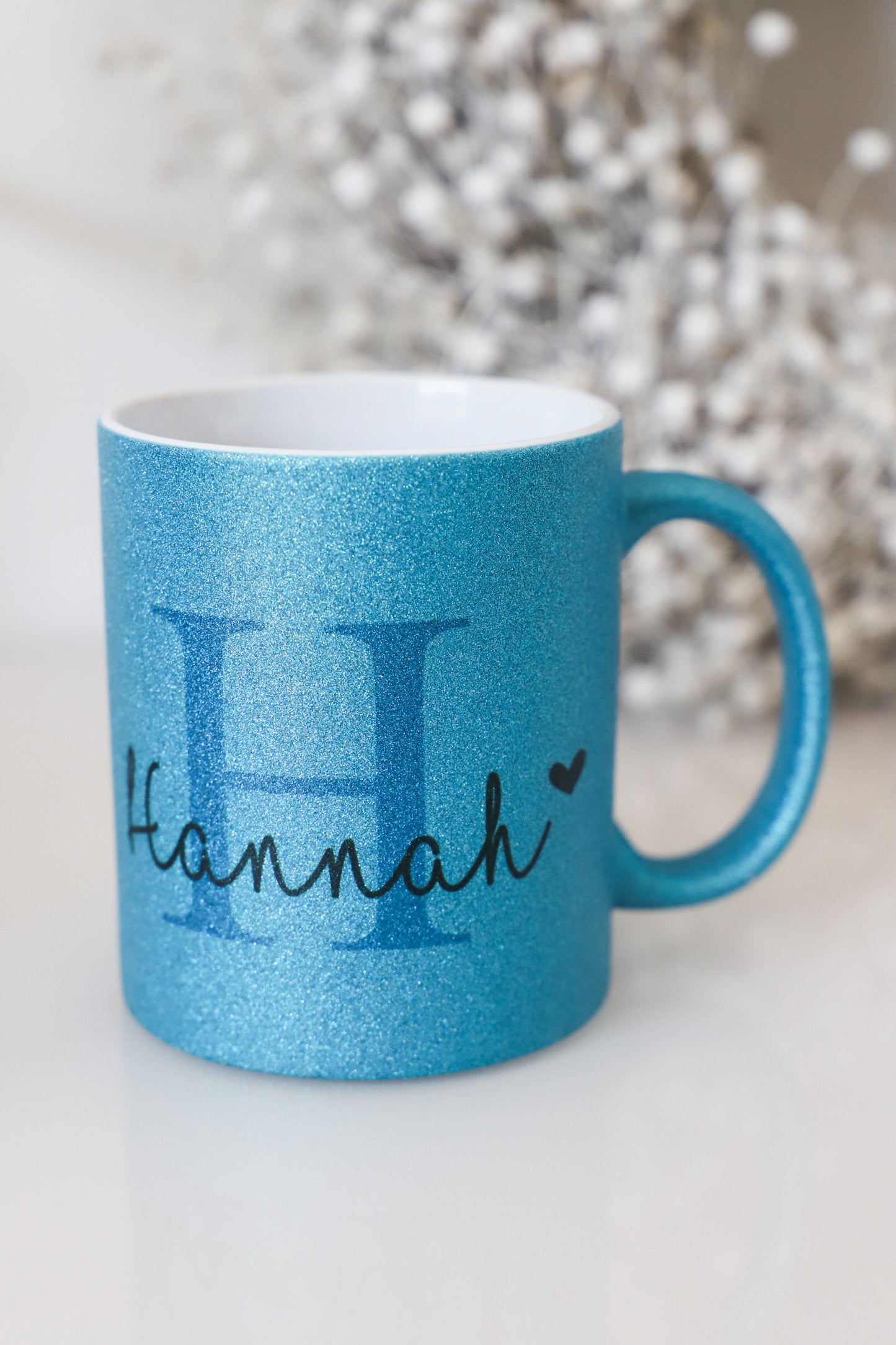 Personalisierte Glitzertasse mit Namen und Inital