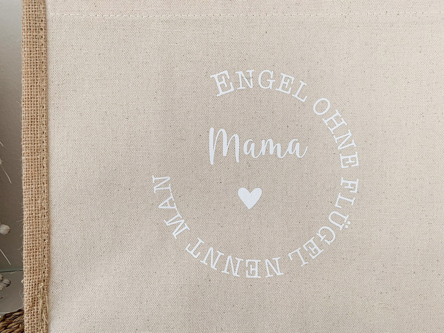 Jutetasche mit Spruch „Engel ohne Flügel nennen man Mama“