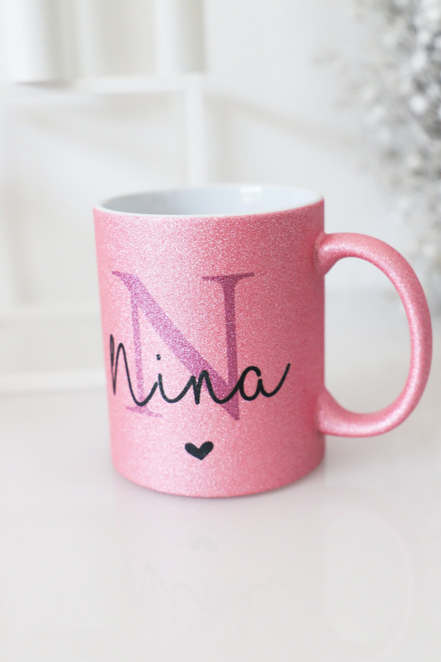 Personalisierte Glitzertasse mit Namen und Inital