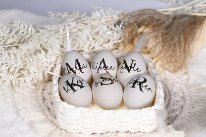 Personalisierte Ostereier mit Namen und Initial