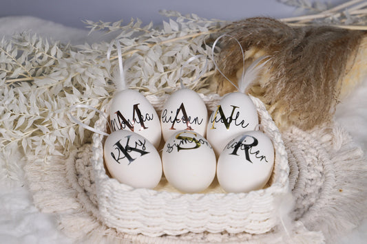 Personalisierte Ostereier mit Namen und Initial