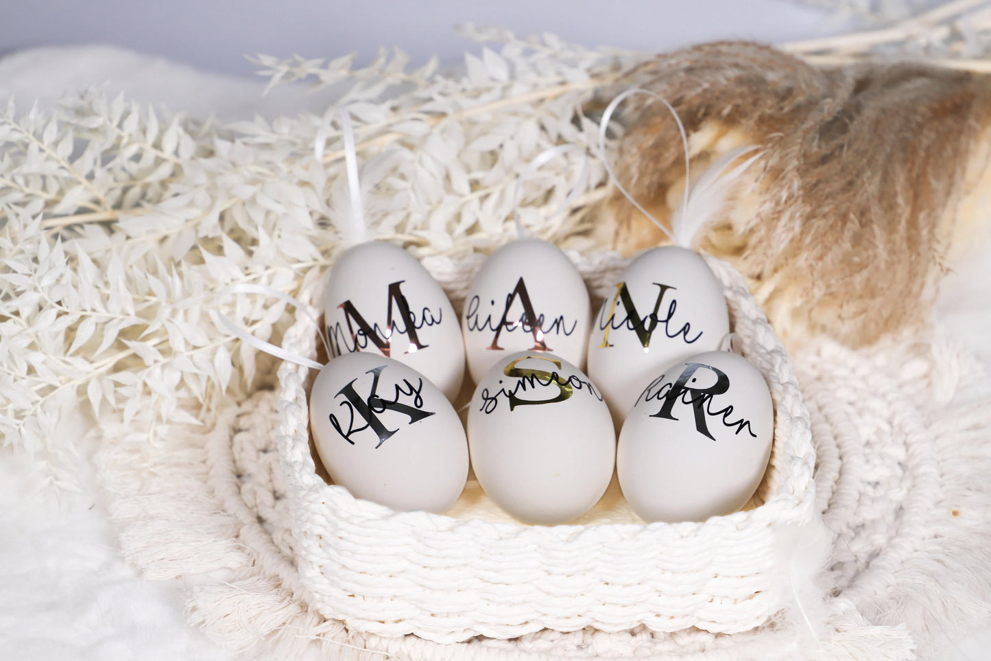 Personalisierte Ostereier mit Namen und Initial