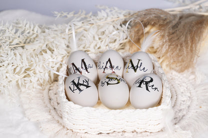 Personalisierte Ostereier mit Namen und Initial