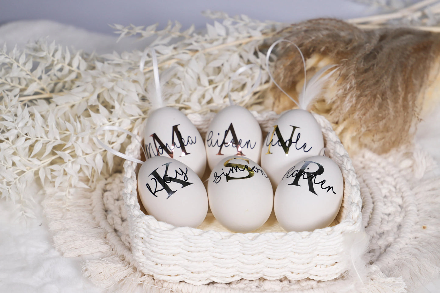 Personalisierte Ostereier mit Namen und Initial