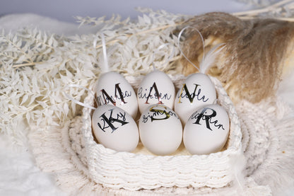 Personalisierte Ostereier mit Namen und Initial