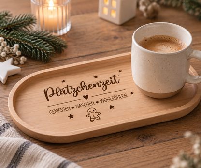 Holztablett mit weihnachtlicher Gravur „Plätzchen macht alles besser“ – schöne Geschenkidee für Familie, Freunde, Kollegen und gemütliche Stunden in der Weihnachtszeit.